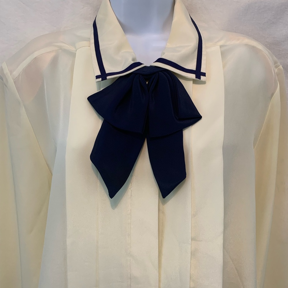 Vintage off white long sleeve blouse